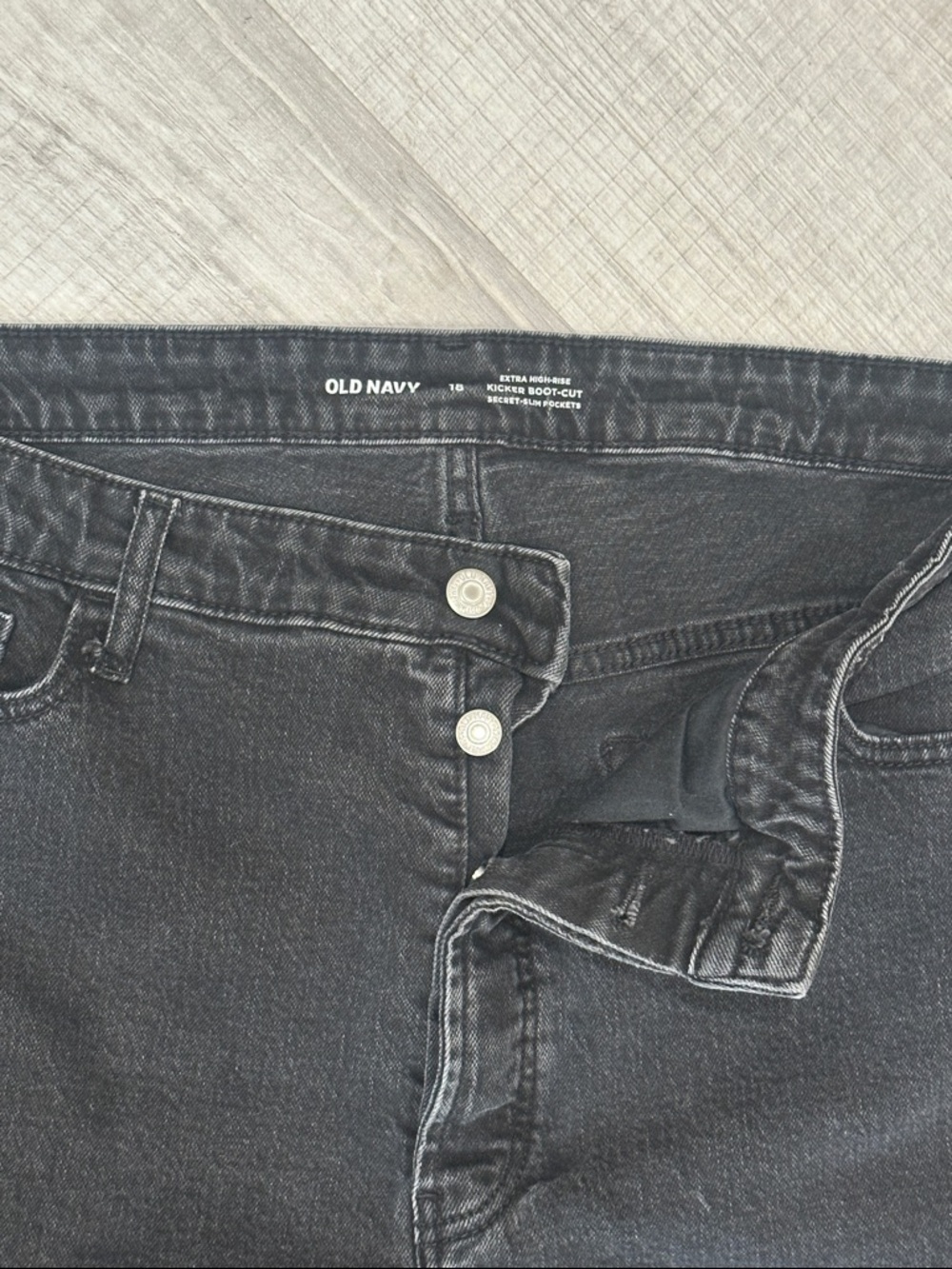 Old Navy Black Wide-Leg Flare Jeans - Picture 2 of 5